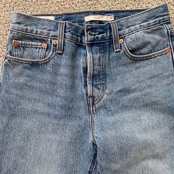 Levi’s wedgie fit mom jean - Picture 2 of 9